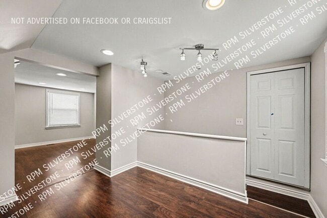 Building Photo - 1403 N Altadena Ave