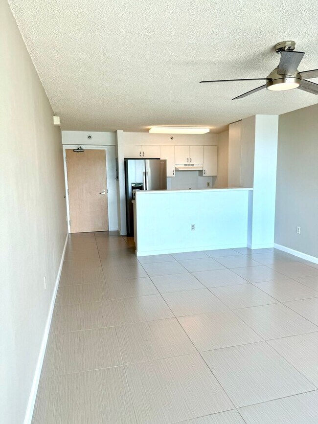 Building Photo - Country Club Village 6 - Two bedroom, one ...