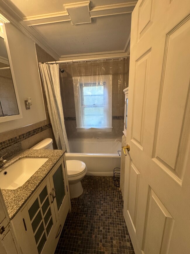 Building Photo - 169 Paddock St