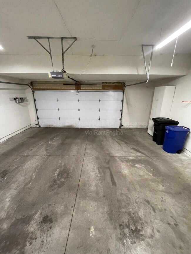 Building Photo - 2737 W Greens Dr