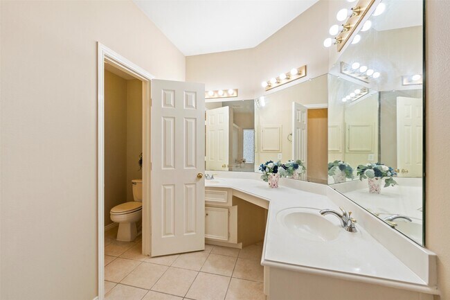 Building Photo - 7218 Broadelm Dr