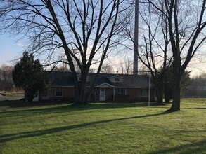 Building Photo - E. Washington 9842