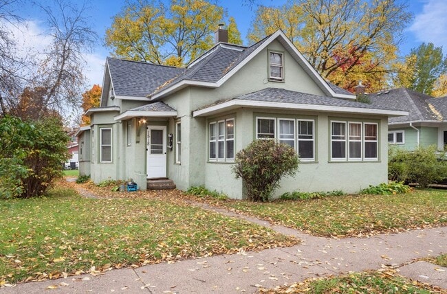 Building Photo - Five Bedroom Home in Weigent Hogan
