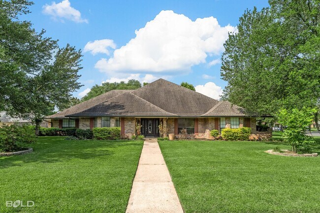 Building Photo - 4 Bedroom 3.5 bath in Greenacres