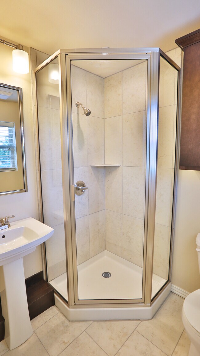 Building Photo - 438 S Sang Ave