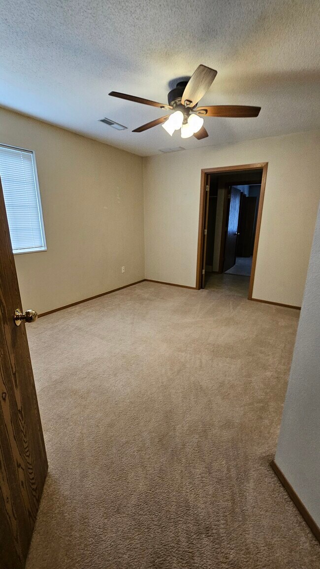 Building Photo - 605 Kimberlite St