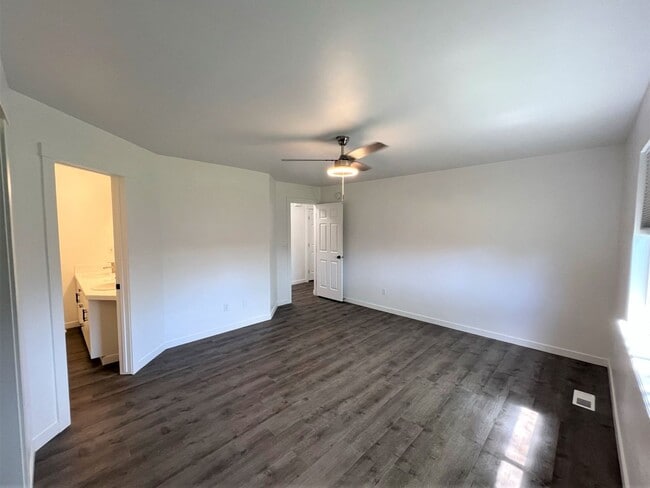 Building Photo - Beautiful 3 bed 2 bath home in the Haven Cove Subd just off Cherry Ln and N Ten Mile Rd