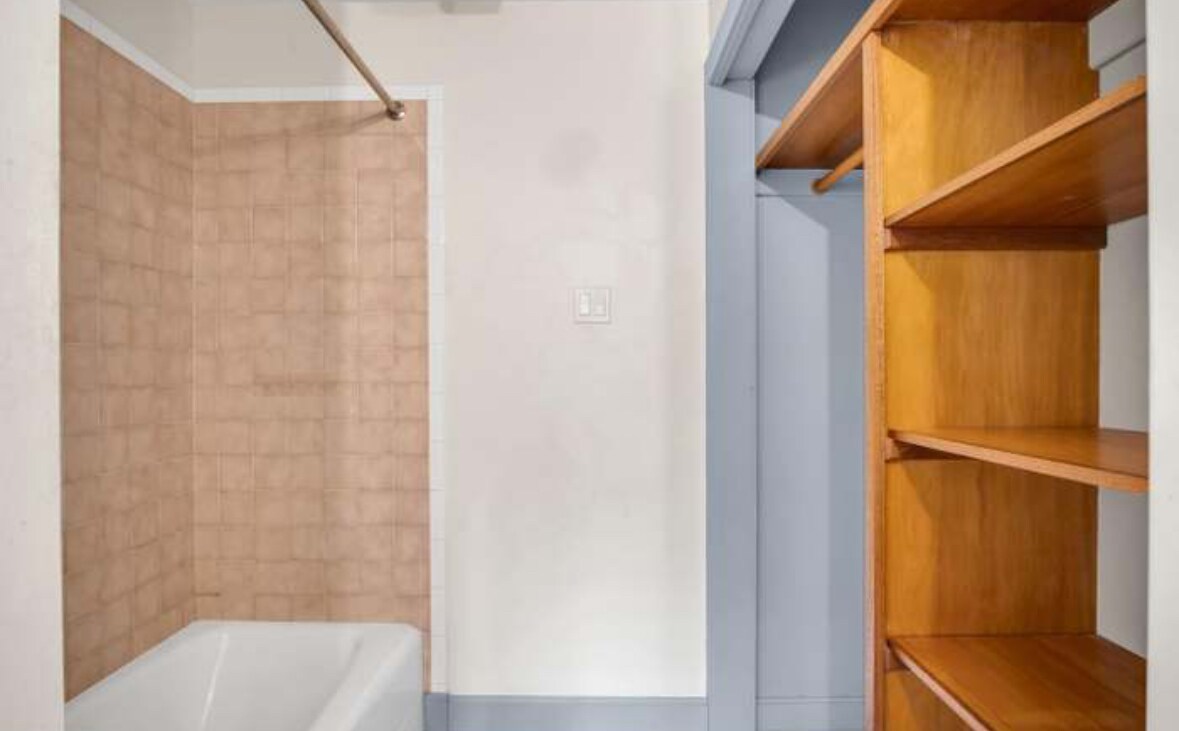 Bathroom - 63 E North St