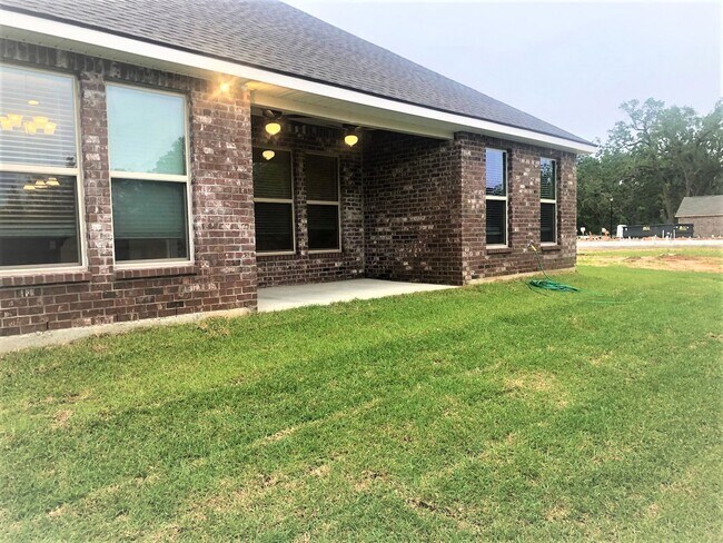 Building Photo - Cypress Gates 3/2 available now!