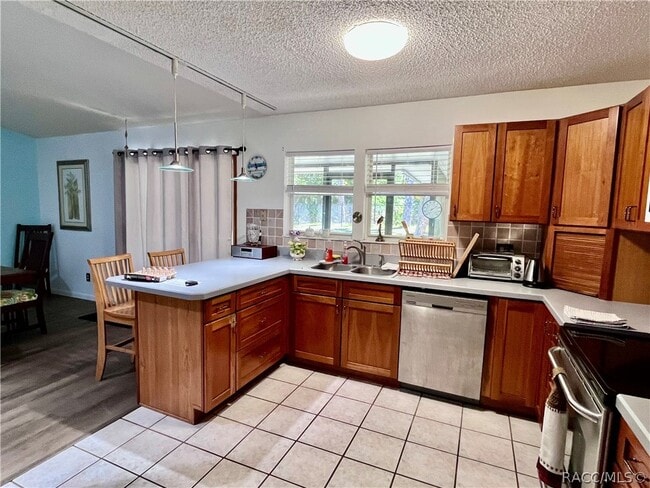 Building Photo - 801 N Country Club Dr