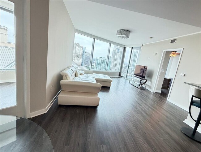 Building Photo - 3338 Peachtree Rd NE