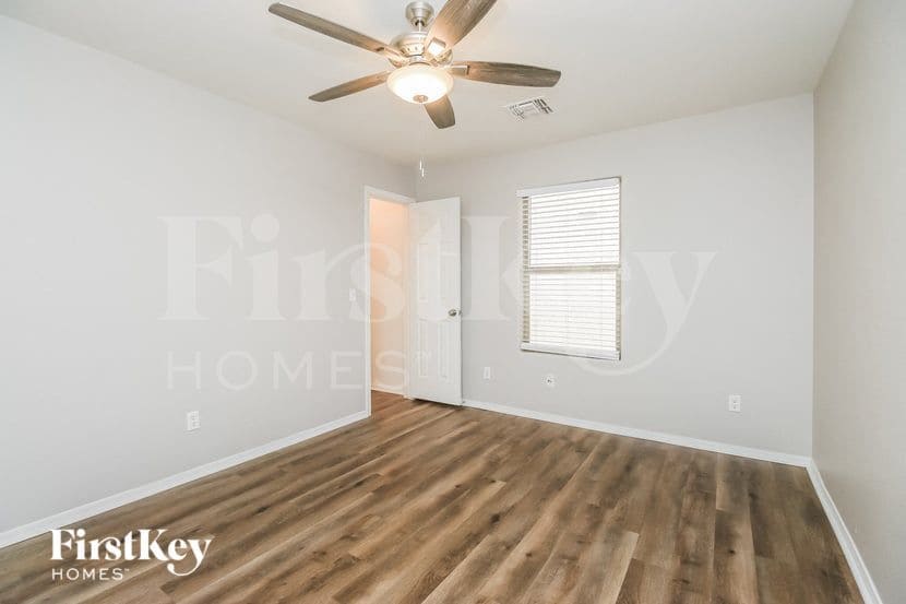 Building Photo - 1633 E Dust Devil Dr