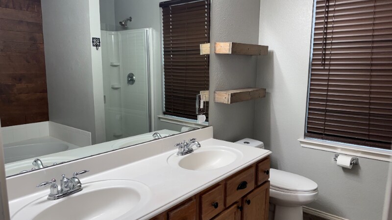 Building Photo - 1988 Helmoken Falls Dr