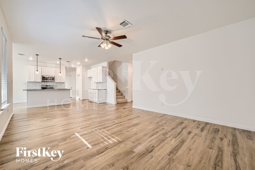 Building Photo - 7384 Parkside Pl Dr