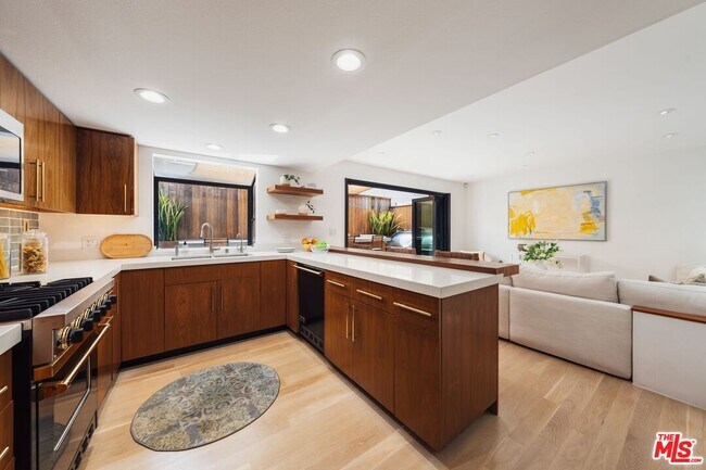 Building Photo - 831 14th St