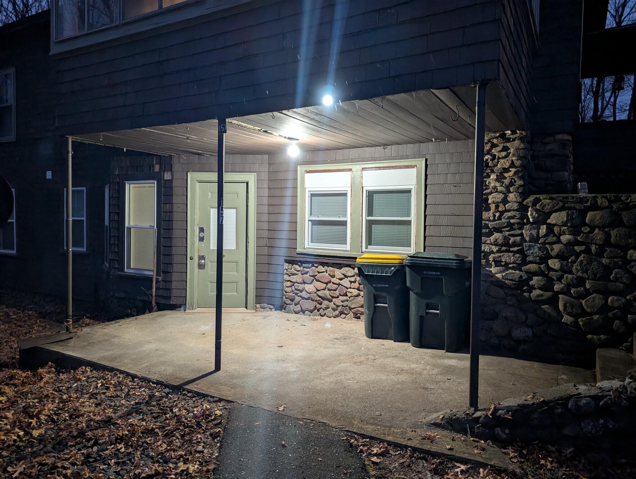 Building Photo - 157 School St