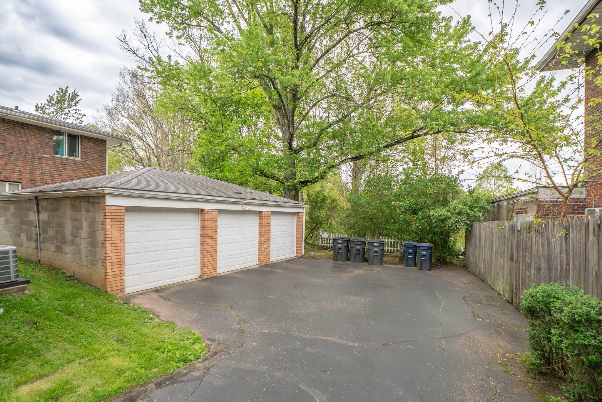 Building Photo - 1755 Cromwell Dr