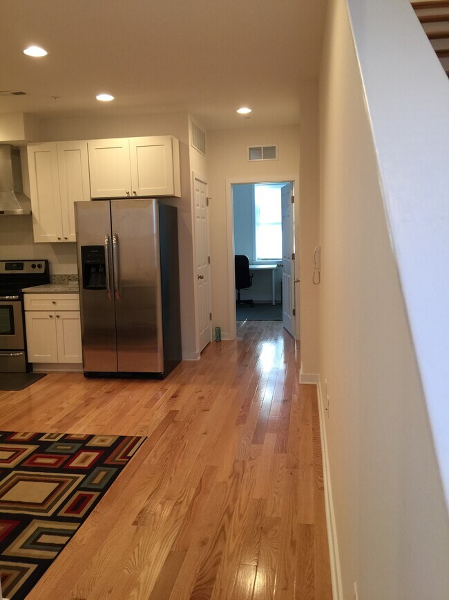 Building Photo - 526 N 36th St