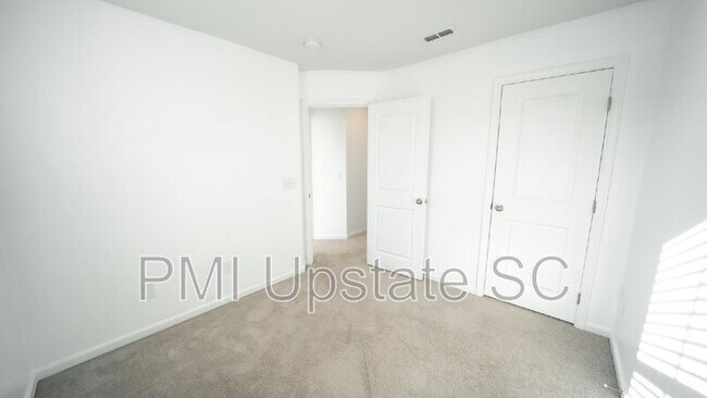 Building Photo - 226 Coldwater Creek Ct