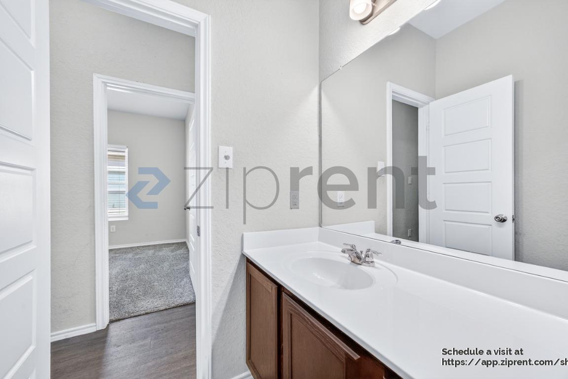 Building Photo - 5706 Cicada Cir