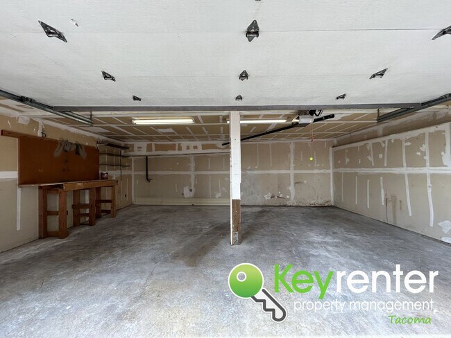 Building Photo - Exceptional 2 Bed 2 Bath Downtown Condo