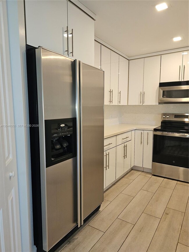 Building Photo - 1110 SW 125th Ave