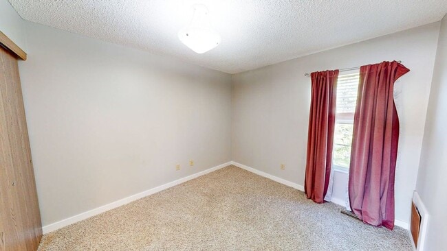 Building Photo - 5127 Singleton Dr