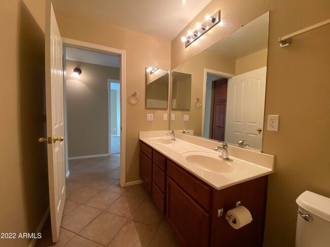 Building Photo - 46065 W Starlight Dr