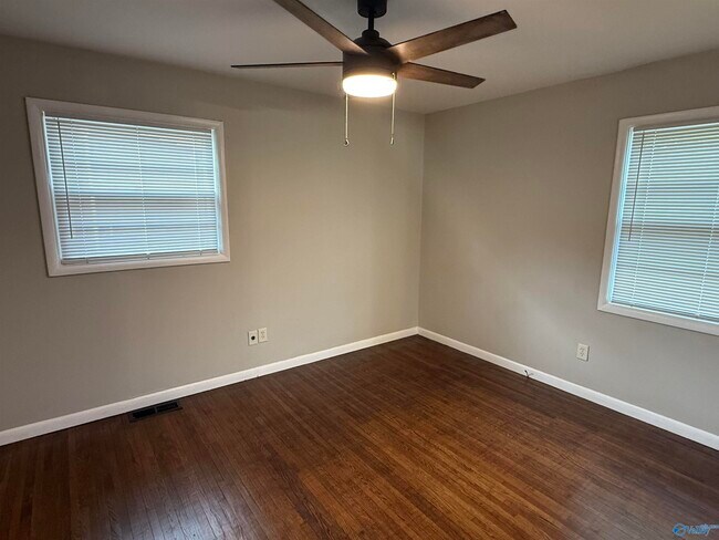 Building Photo - 3218 Fairacres Rd SW