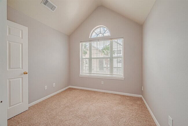 Building Photo - 206 Sydnor St