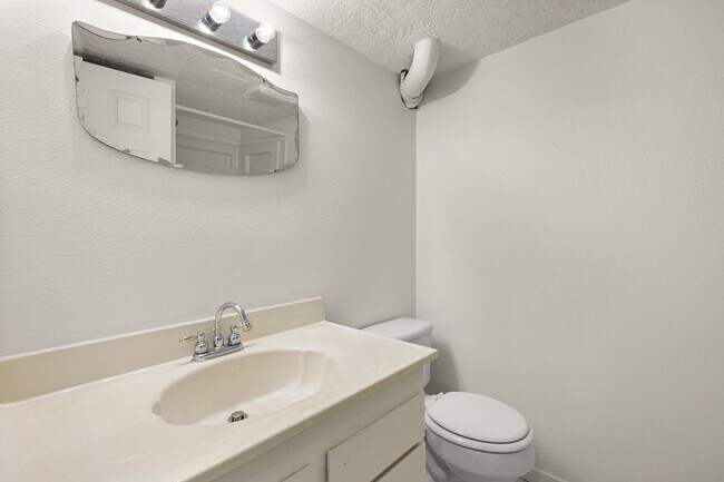 Building Photo - 5336 NE 35th Pl