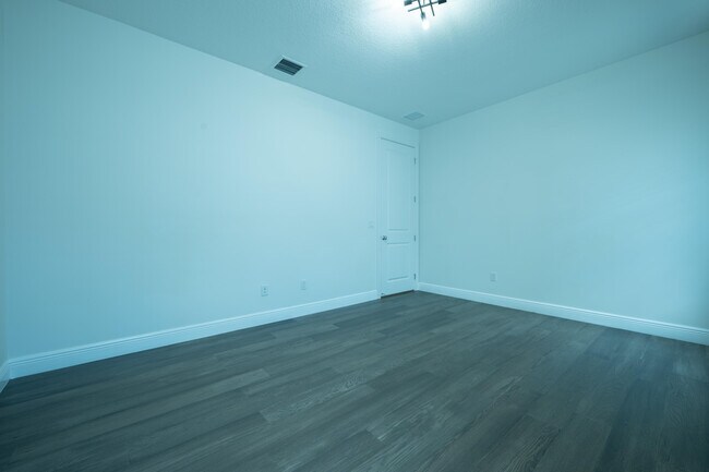 Building Photo - 13026 Artisan Cir