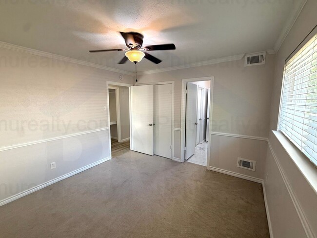 Building Photo - AVAILABLE NOW!!! Beautiful 4-bedroom, 2.5-bath home in the heart of Richardson