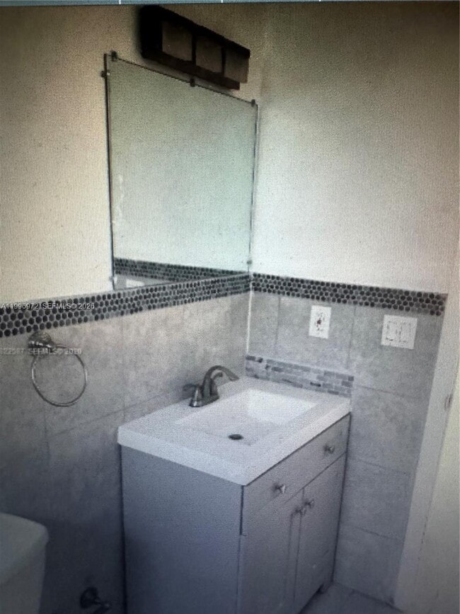 Building Photo - 1625 NW 9th Ave