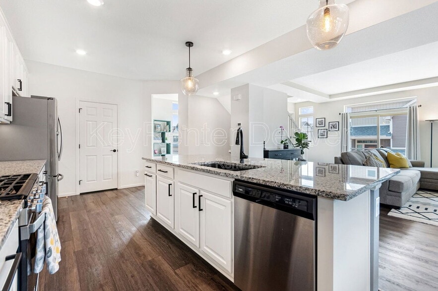 Building Photo - 10145 Zeno St