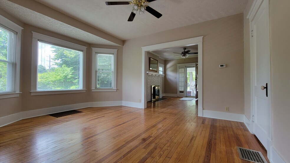 Building Photo - 3812 Taylorsville Rd