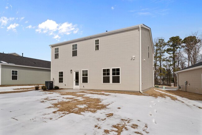 Building Photo - 4 Bedroom/3 Bath Sanford