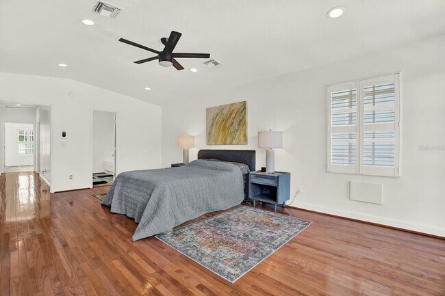 Building Photo - 3006 W Julia St