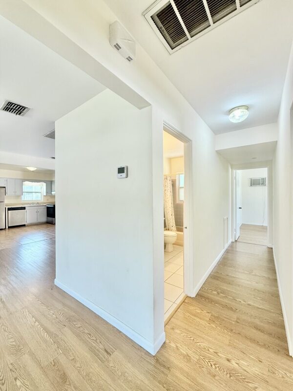 Building Photo - 14218 Sharon Dr