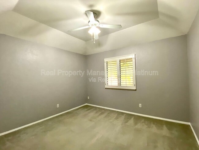 Building Photo - 672 W Ellery Ave