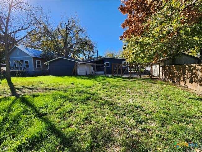 Building Photo - 521 Willow Ave