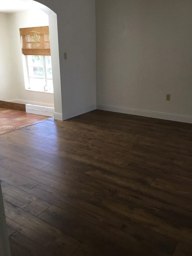 Building Photo - 8927 Hawthorne Ave