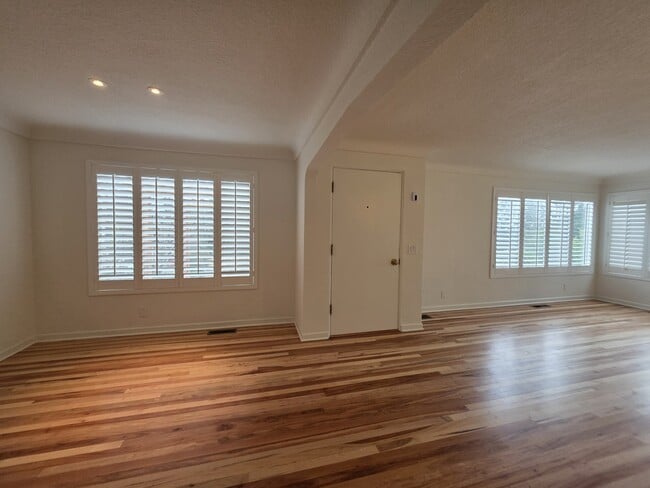 Building Photo - 963 Parkway Dr NW