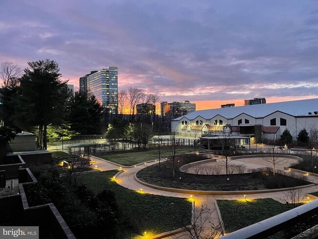 Building Photo - 1800 Old Meadow Rd