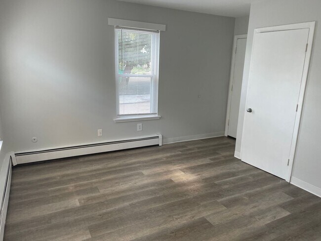 Building Photo - 220 Cross St