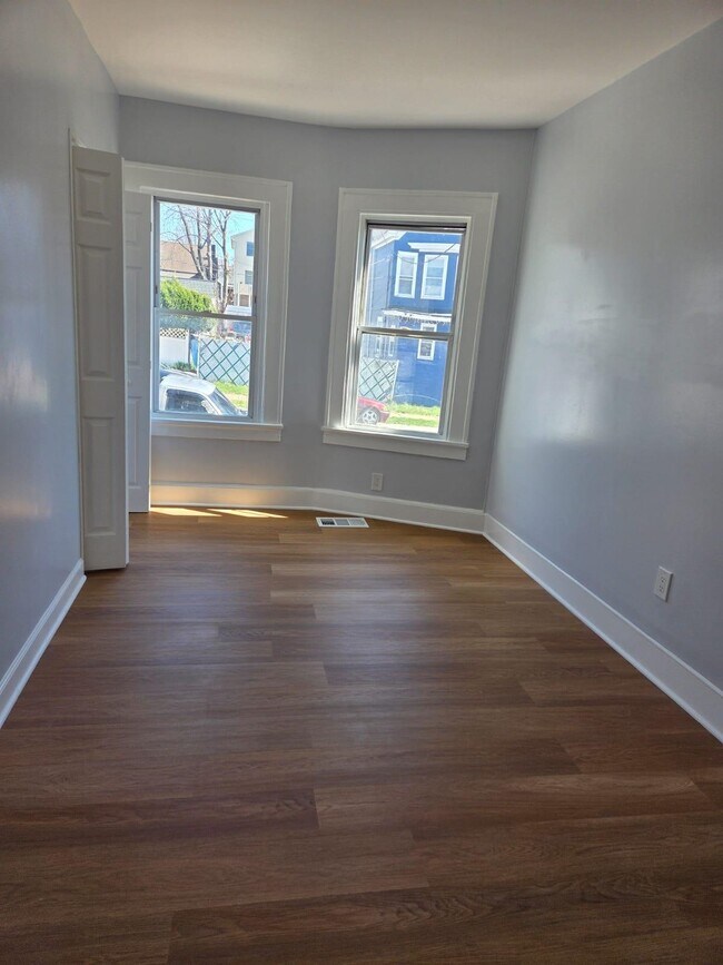 Building Photo - 93 N 8TH Ave