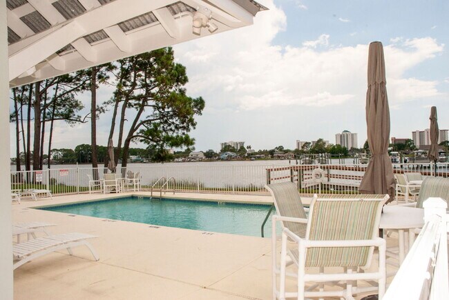 Building Photo - Luxury 3 bedroom 3.5 bath home in GATED co...