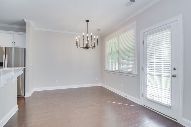 Building Photo - 983 Glenhaven Dr