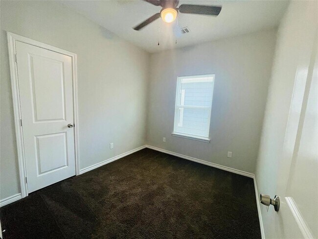 Building Photo - 16618 Meadowcroft St