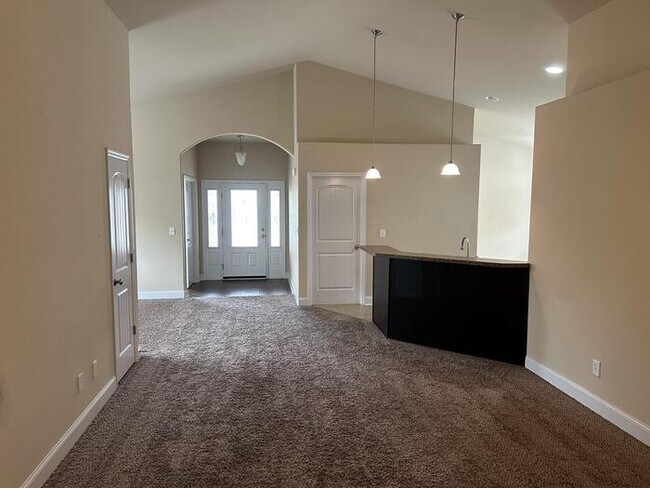 Building Photo - 3 Bed / 2 Bath Rental House in Hampton Cove